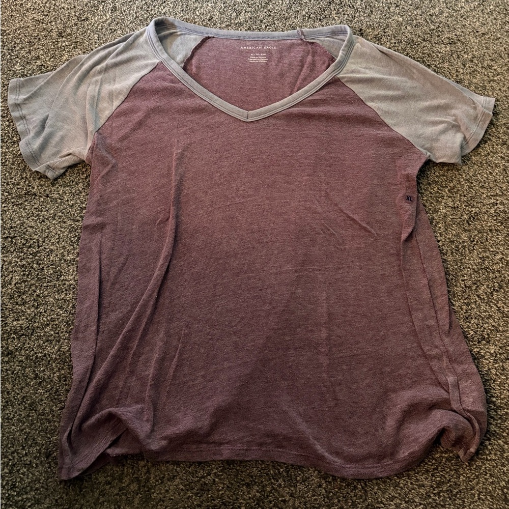 NWOT American Eagle V-neck Knit Tee